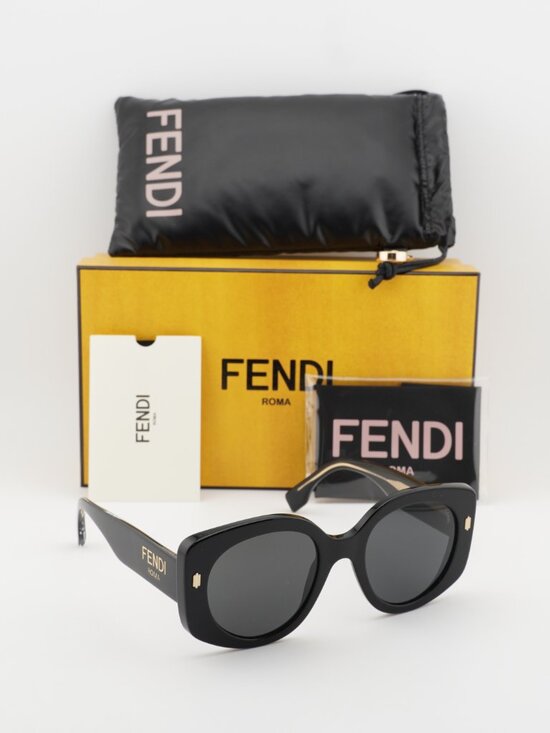 Fendi FE40137I 01A Butterfly Sunglasses - Black /Grey display picture 3